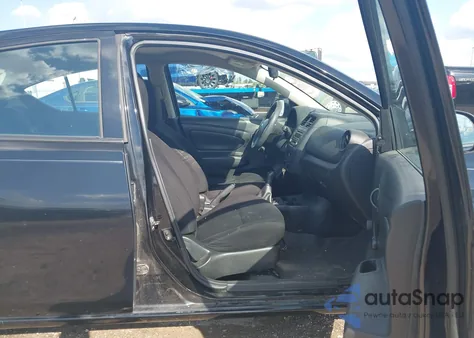 2015 Nissan Versa 1.6 S z USA, uszkodzony, nr VIN 3N1CN7AP4FL830501